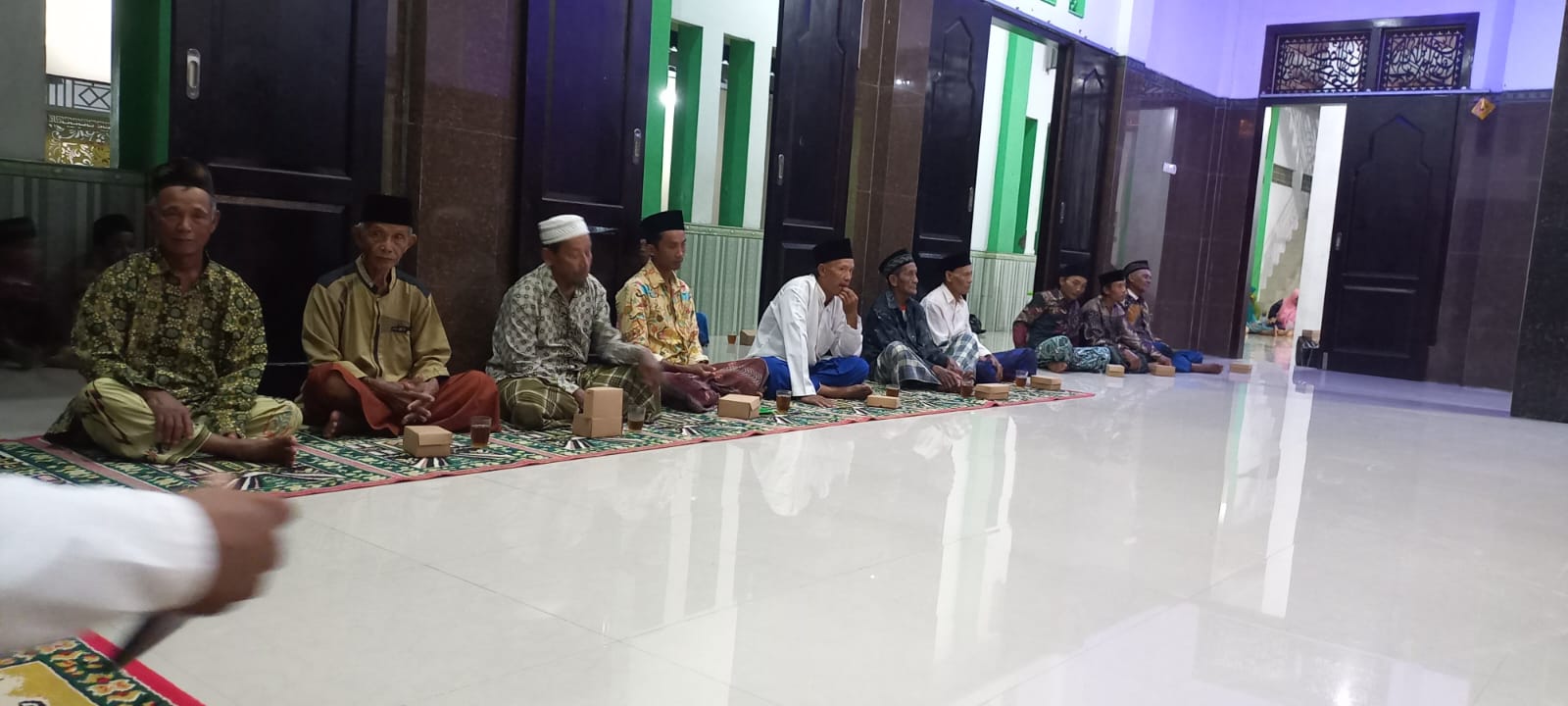 Peringati Isra' Mi'raj di Wanagopa, Ust. Syahroni Tekankan Keutamaan Sholat Berjamaah - Foto 3
