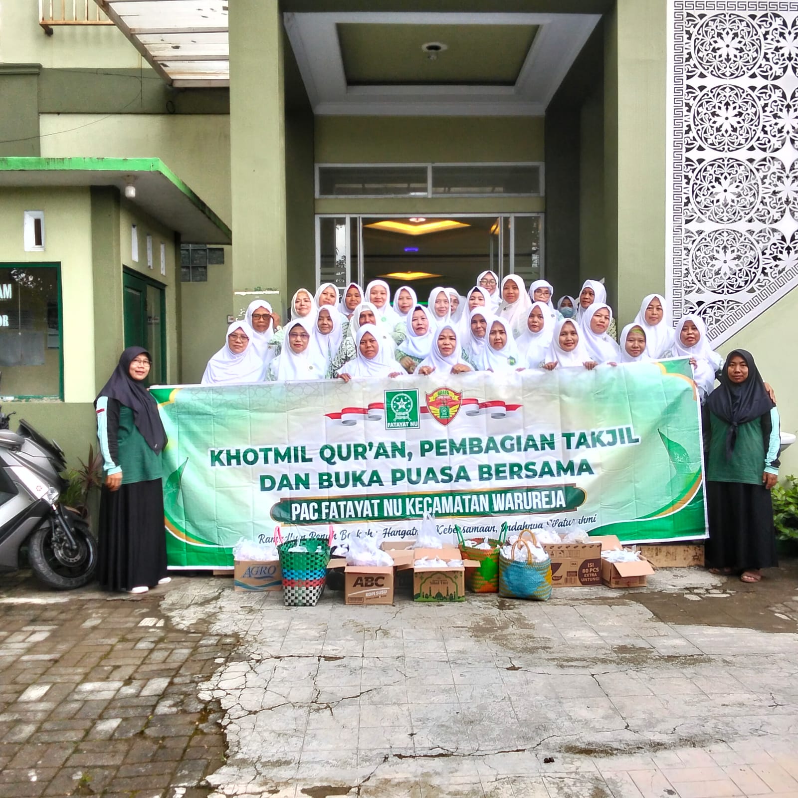 Tebar Berkah Ramadhan, PAC Fatayat NU Warureja Gelar Khotmil Qur'an dan Bagi Takjil